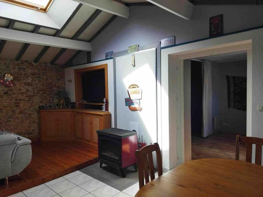 Charmante Maison Atypique En Village Saint-Colombin Екстериор снимка