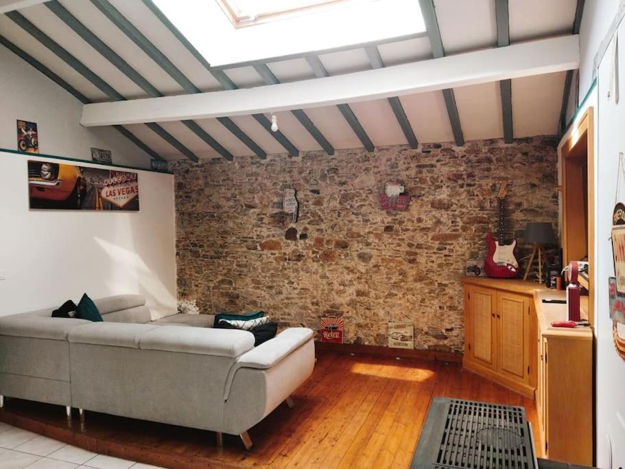 Charmante Maison Atypique En Village Saint-Colombin Екстериор снимка