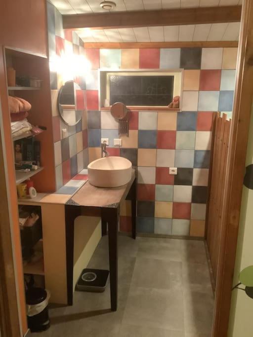 Charmante Maison Atypique En Village Saint-Colombin Екстериор снимка